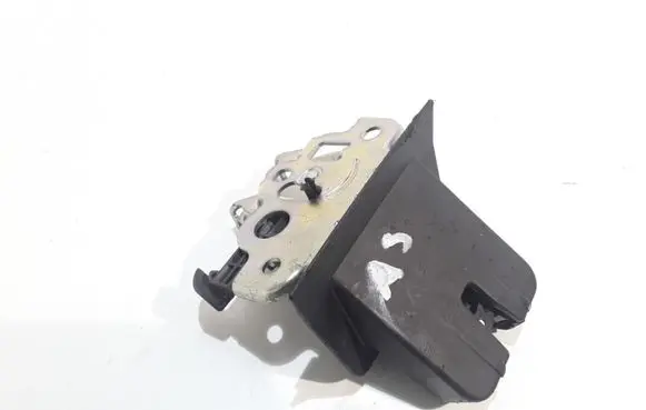 Audi A3 S3 8V Tailgate/trunk/boot lock/catch/latch 8R0827505