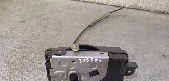 Opel Zafira B Front door lock 13210748