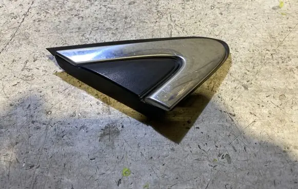 Chrysler 200 Fender end trim 