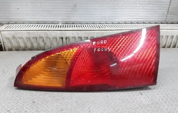 Ford Focus Rear/tail lights XS4113405A