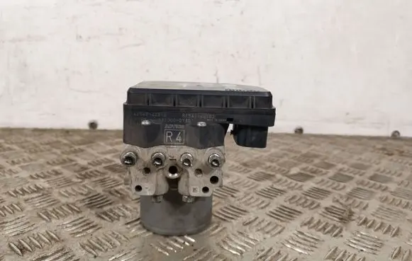 Toyota RAV 4 (XA40) ABS Pump 8954142582 4454042312 1330000730