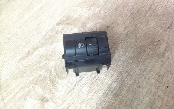 Skoda Fabia Mk2 (5J) Headlight level height control switch