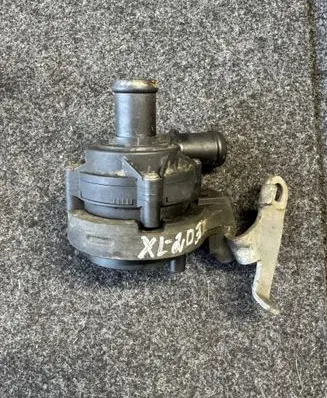 Volkswagen PASSAT B8 Electric auxiliary coolant/water pump 5Q0121093BQ