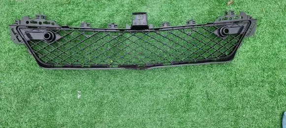 Mercedes-Benz GL X166 Front bumper upper radiator grill A2048851324