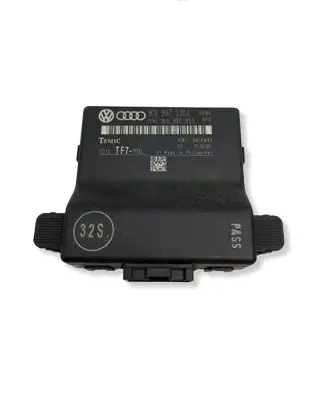 Audi A3 S3 A3 Sportback 8P Gateway control module 1K0907530J 1K0907951