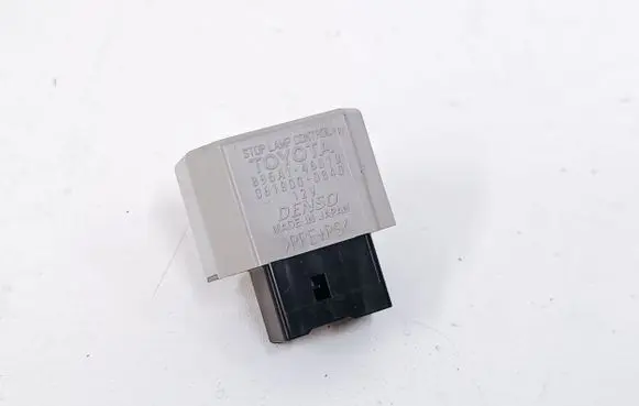 Toyota Prius (XW20) Rear light relay 895A146010 0618000840