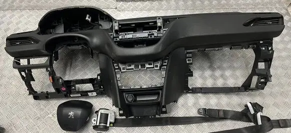 Peugeot 208 I Dashboard 