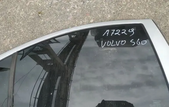 Volvo S60 Rear door window glass