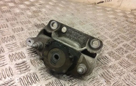 Smart ForFour II W453 Engine mount bracket 112127847r