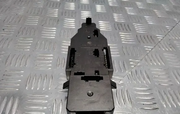 Volkswagen Golf III Tail light bulb cover holder 1H9945257