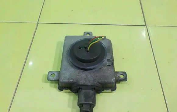 Peugeot 4007 LED ballast control module W3T16271