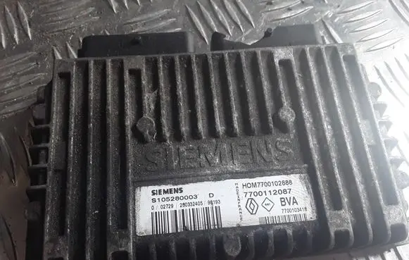 Renault Laguna I Engine control unit/module S105280003 7700102888 7700112087