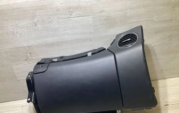 Mercedes-Benz CLS C219 Glove box E048831021