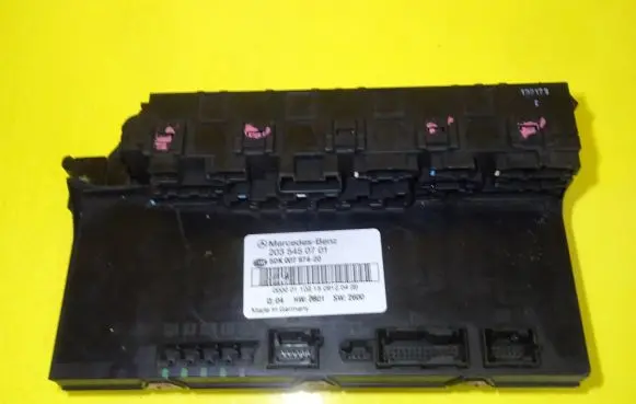 Mercedes-Benz C W203 SAM control unit 2035450701 5DK007974-20