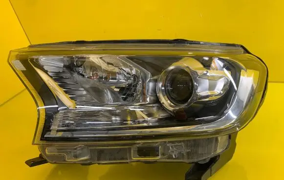 Ford Ranger Headlight/headlamp JB38-13E013