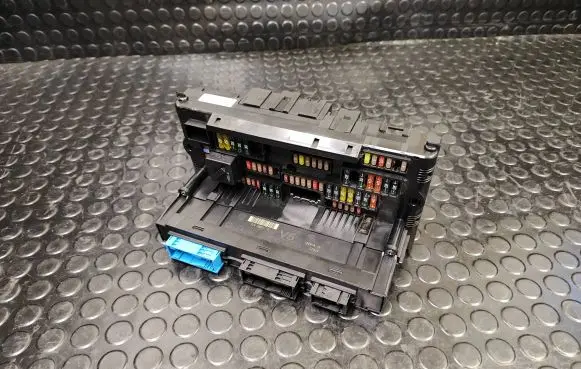BMW 7 F01 F02 F03 F04 Fuse module 9210861
