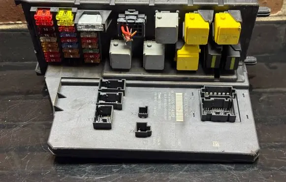 Mercedes-Benz Sprinter W906 Fuse module A9069006303 A9069017501 A9069024301
