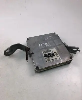 Toyota Avensis T270 Engine control unit/module 8966105370