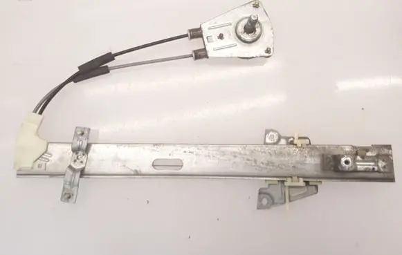 Rear door manual window regulator