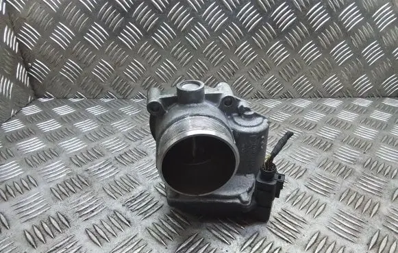 Volkswagen PASSAT CC Throttle valve 06F133062J A2C53302056
