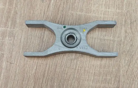 Audi A6 S6 C7 4G Fuel Injector clamp holder 04L216A