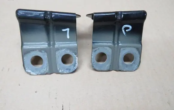 Opel Insignia B Fender mounting bracket 39077424
