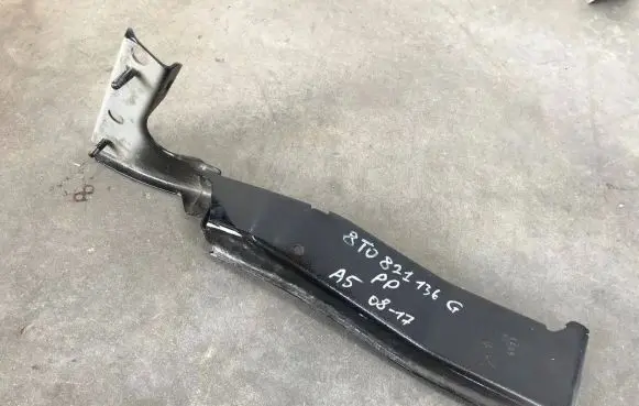Audi A5 8T 8F Fender mounting bracket 8T0821136G