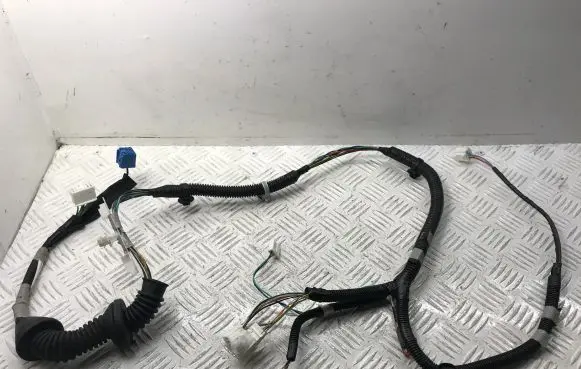 Toyota Verso Front door wiring loom 821510F070 052900