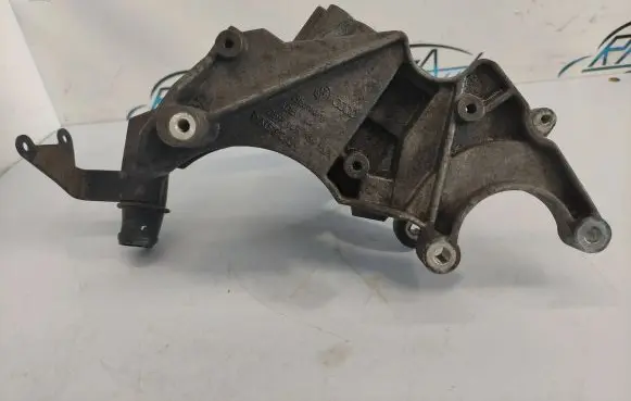 Audi Q7 4L Engine mounting bracket 059145169AA