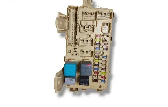 Toyota Avensis T220 Fuse module Ppt20gf10