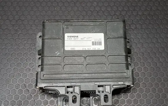 Volkswagen PASSAT B5 Gearbox control unit/module 01N927733CM