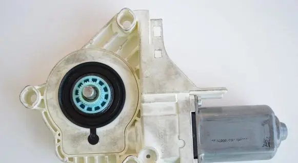 Opel Mokka Front door window regulator motor 0536010001