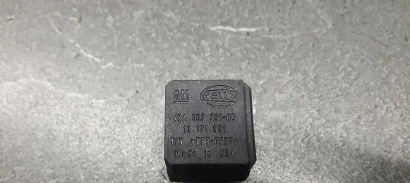 Opel Meriva B Fuel pump relay 13171831