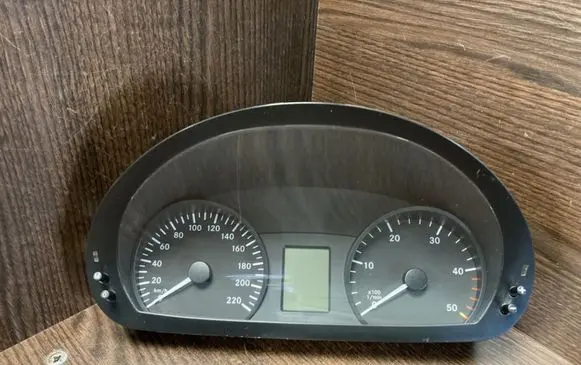 Mercedes-Benz Vito Viano W639 Speedometer (instrument cluster) 6399006000