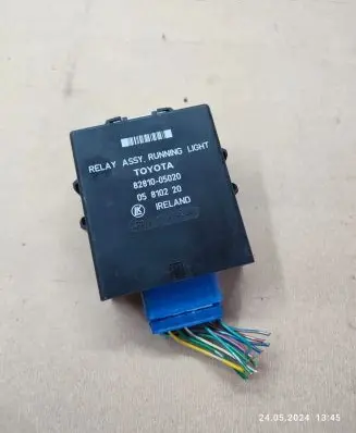 Toyota Avensis T220 Other control units/modules 8281005020