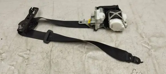 Mercedes-Benz GL X166 Front seatbelt A1668601400