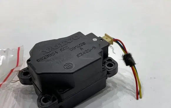 Volvo XC90 Air flap motor/actuator 8623354