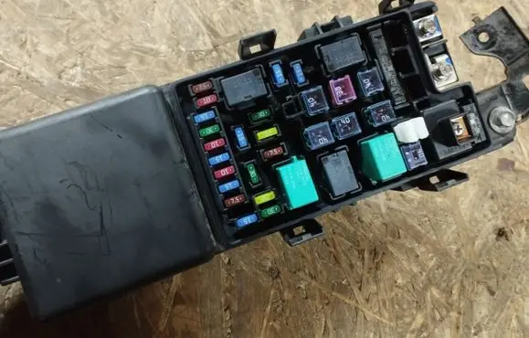 Honda Legend Fuse module