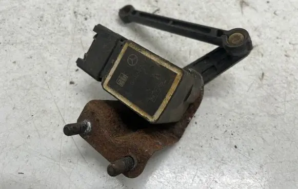 Mercedes-Benz E W211 Headlight/headlamp level sensor A0105427717