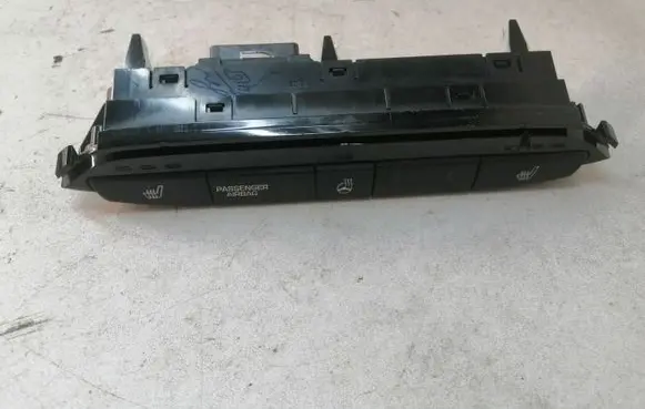 Hyundai i20 (GB IB) Seat heating switch 93700C8000