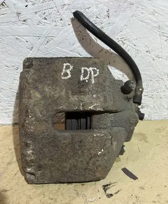Volkswagen PASSAT B6 Front brake caliper