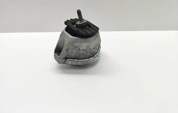 BMW 5 E60 E61 Engine mount bracket 6774620 677462002 8054352