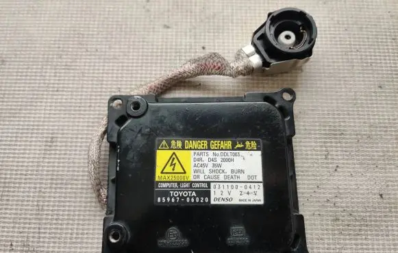 Toyota Venza Xenon control unit/module 8596706020 0311000412