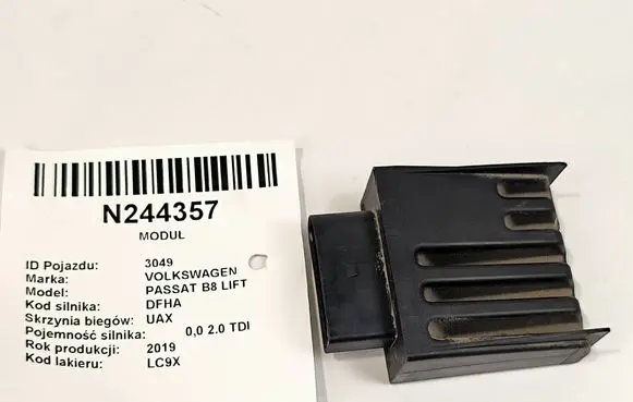 Volkswagen PASSAT B8 Central body control module 3Q0906121B