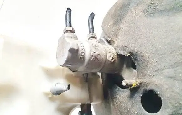Master brake cylinder