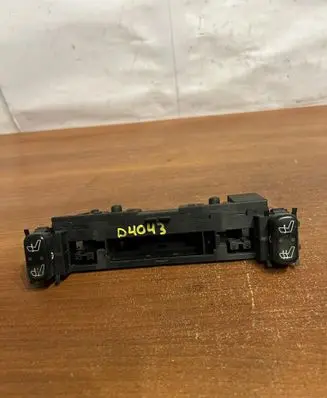 Mercedes-Benz E W210 Seat heating switch 2108200151 D4043