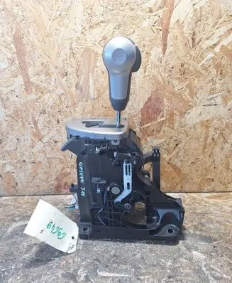 Nissan Qashqai Gear selector/shifter in gearbox 