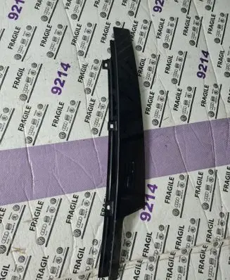 Volvo XC60 Front door glass trim molding 