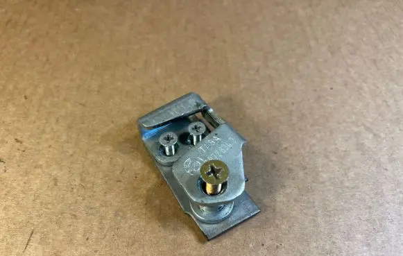 BMW 7 E23 Front door lock loop/hook striker 51211872834