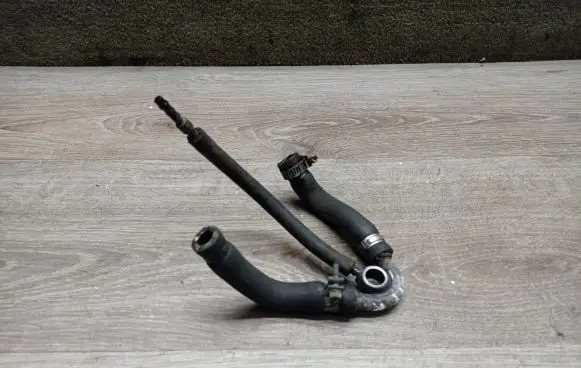 Volvo V70 Engine coolant pipe/hose